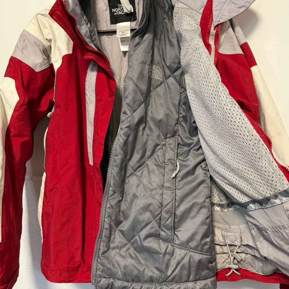 The North Face HyVent Ski Jacket Women's Size S Red 100% Nylon Full Zip no hood - Picture 5 of 16